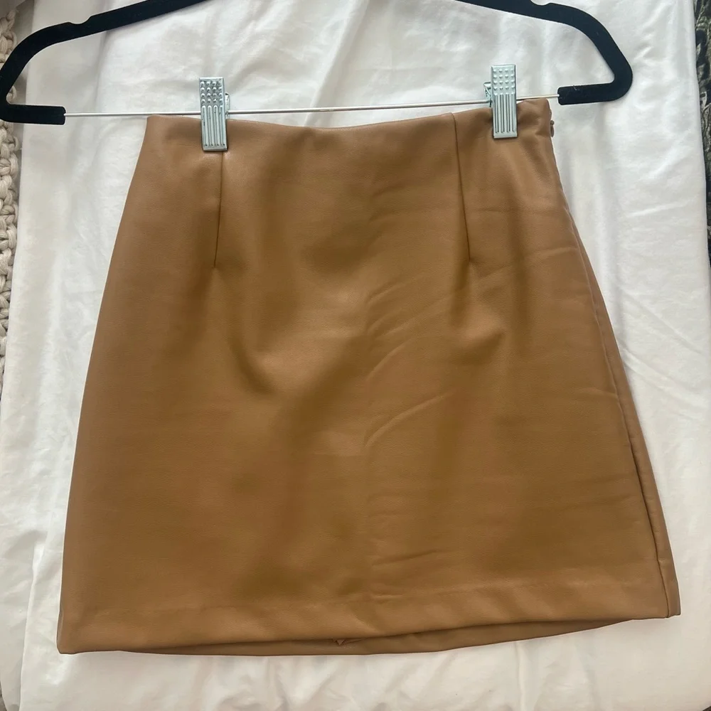 Classic Tan Skirt - Picture 1 of 2